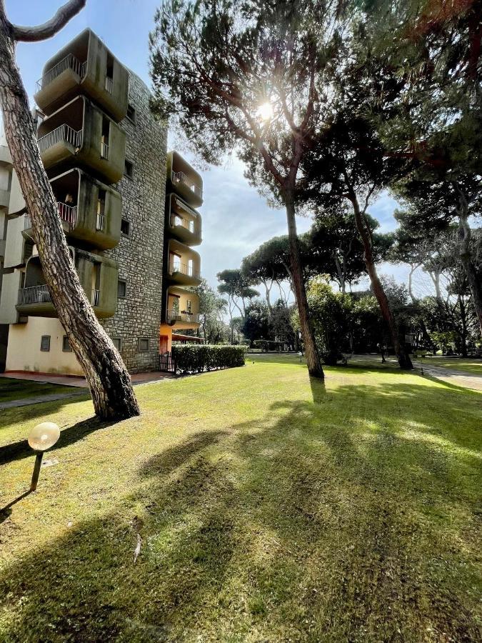 Apartament La Terrazza Del Pino Torre del Lago Puccini Zewnętrze zdjęcie